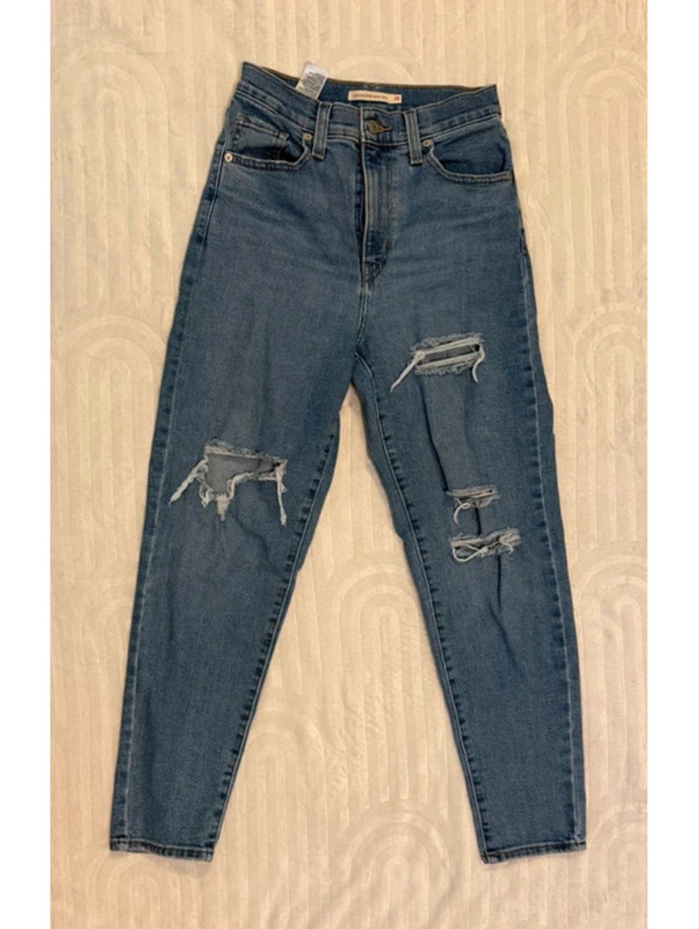 Levi's High Waisted Mom Jean talla 25, lavado claro, rotos